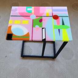 Pink Epoxy Resin C-Shape Couch Table, Painted Pop Art Neon Accent Table - thumbnail 3
