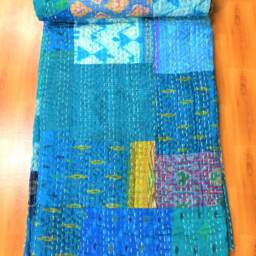 Handmade Patchwork Patola Silk Kantha Quilt, Queen Size Bedspread - thumbnail 3