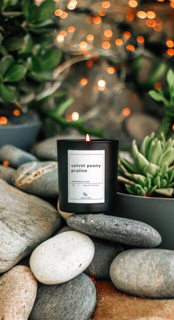 Velvet Peony & Praline Soy Candle Vegan Floral Birthday Gift For Her Aromatherapy Eco-Friendly Home Decor Autumn Christmas - image 1