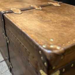 Handmade English Bridle Leather Trunk Coffee Table - Luxury Living Room Furniture Piece - thumbnail 3