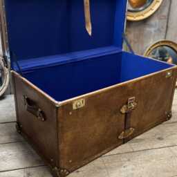 Handmade English Bridle Leather Trunk Coffee Table - Luxury Living Room Furniture Piece - thumbnail 4