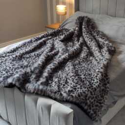Handmade Grey Leopard Faux Fur Throw Black Lined Deluxe Blanket - thumbnail 4