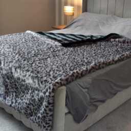 Handmade Grey Leopard Faux Fur Throw Black Lined Deluxe Blanket - thumbnail 3