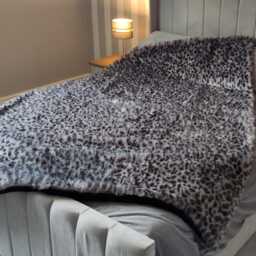 Handmade Grey Leopard Faux Fur Throw Black Lined Deluxe Blanket - thumbnail 2