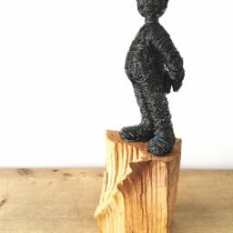 Relaxed - A Wire Sculpture With A Little Belly Stands Serenely, Gazing Into The Day On Beautiful Wood Handmade Art - thumbnail 3