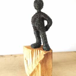 Relaxed - A Wire Sculpture With A Little Belly Stands Serenely, Gazing Into The Day On Beautiful Wood Handmade Art - thumbnail 2