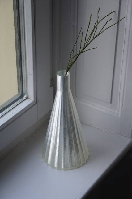 Vesa Vase Transparent, Glossy Waterproof Minimalist Modern Vases 3D Printed Made From Bioplastic - image 1