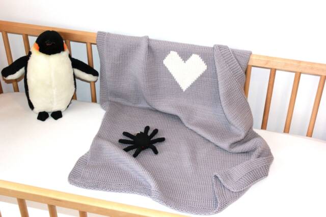 Sale 30% Off Heart Baby Blanket in Light Gray & Winter White Pure Merino Wool, Hand Knitted, Shower Gift, Receiving - image 1