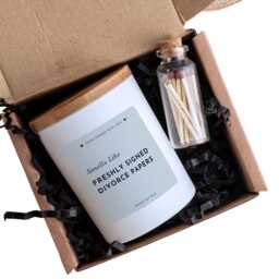 Divorce Candle Gift - Funny Fresh Start Present For Friend, Sister Or Newly Single Woman - thumbnail 4