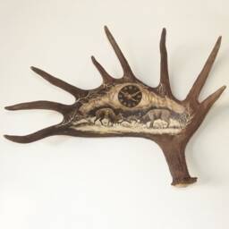 Real Moose Antler Carving Shows Fighting Fallow Deers - thumbnail 3