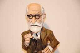 Sigmund Freud Sculpture, Handmade Figure, Gift For Psychiatrist & Psycologist - thumbnail 1