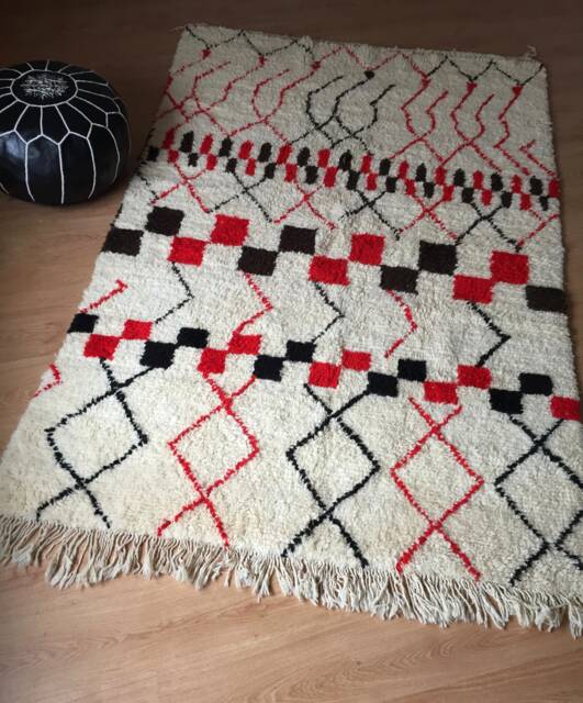 Beni Ourain Rug - Berber Rug Atlas Rug, Moroccan Handwoven/ Wool, Ivory With Black & Red Marks /260 X 162 cm/8.5 5.3 Ft/ Code 035 - image 1