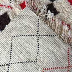 Beni Ourain Rug - Berber Rug Atlas Rug, Moroccan Handwoven/ Wool, Ivory With Black & Red Marks /260 X 162 cm/8.5 5.3 Ft/ Code 035 - thumbnail 4
