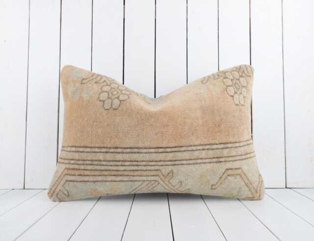 Handmade Turkish Kilim Pillow Cover Vintage Anatolian Design - 16x24 - image 1