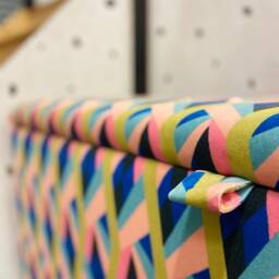 Large Ottoman in Luxury Geometric Velvet - thumbnail 3