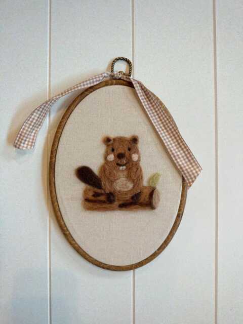 Beaver Needle Felt Wall Art - Handmade Felted Woodland Animal Embroidery Hoop, Rustic Nursery & Cabin Decor - image 1