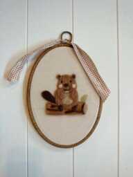 Beaver Needle Felt Wall Art - Handmade Felted Woodland Animal Embroidery Hoop, Rustic Nursery & Cabin Decor - thumbnail 1