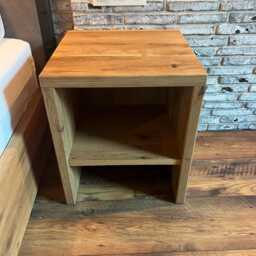 Solid Wood Bedside Table in Oak & Walnut, Modern With Wooden Or Metal Legs, Individually Customizable, Made-To-Measure Nightstand - thumbnail 3