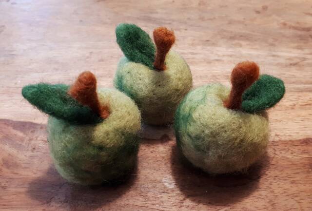 3 Enchanting Green Apples Hand Felted Fruit Dekoobst Pendant Table Decorations Summer Spring Ast Filzapfel Filzfigur Filzmichel Apple - image 1