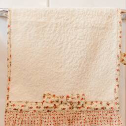 Towel With Ruffle - thumbnail 4