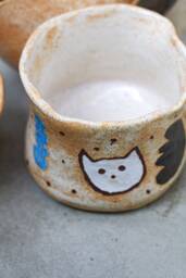 Handgemachte Gro??e Keramik Tasse Mit Katze Illustration in Beige - Kaffeetasse, Teetasse - thumbnail 1