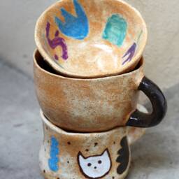 Handgemachte Gro??e Keramik Tasse Mit Katze Illustration in Beige - Kaffeetasse, Teetasse - thumbnail 4