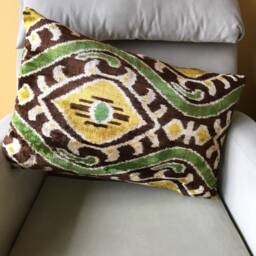 Handwoven Uzbek Ikat Velvet Pillow Cover Boho Cushion - thumbnail 2