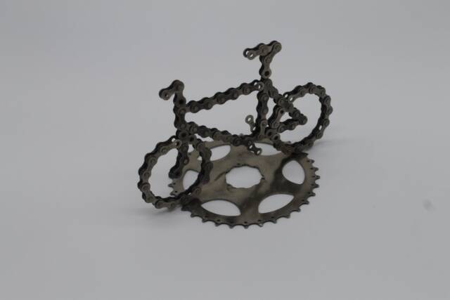 Mountain Bike With Sprocket Stand Made From Recycled Chain - image 1
