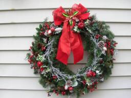 Pine Green Christmas Wreath With Ornaments & Icicles/Holiday Red Bow - thumbnail 1