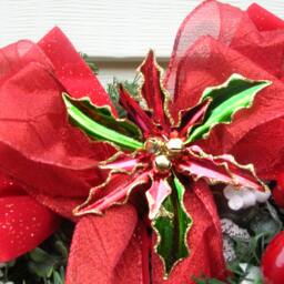 Pine Green Christmas Wreath With Ornaments & Icicles/Holiday Red Bow - thumbnail 2