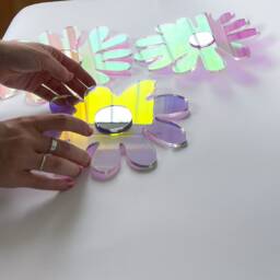 Funky Flower Reflector Set - Of 3 Artistic Mirrors Wavy Flower Acrylic Mirror Wiggly Amorphic Retro Object - thumbnail 3