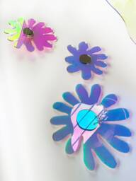 Funky Flower Reflector Set - Of 3 Artistic Mirrors Wavy Flower Acrylic Mirror Wiggly Amorphic Retro Object - thumbnail 1