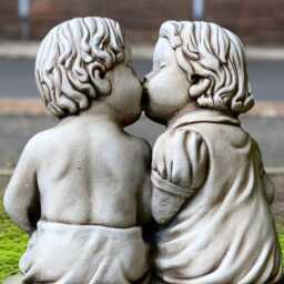 Concrete Kissing Children Statue Stone Boy & Girl Sculpture Romantic Garden Decor Handmade Cement Love Figurine Outdoor Childhood Ornament - thumbnail 4