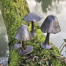 Set Of 3 Cast Iron Mini Toadstools -Fairy/Garden Ornaments - thumbnail 2