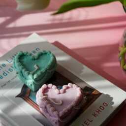 Heart Cake Candle Handcrafted Soy Wax Candle Gift - thumbnail 2