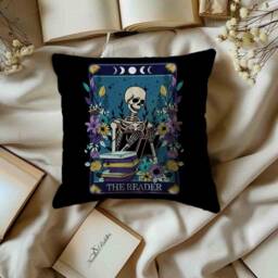Soft Velour Pillow/Cushion The Reader - thumbnail 2