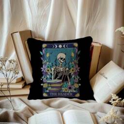 Soft Velour Pillow/Cushion The Reader - thumbnail 3
