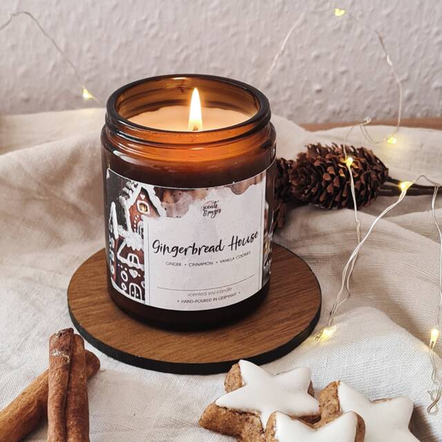 Gingerbread House Cozy Christmas Bookish Candle With Gingerbread, Cinnamon & Vanilla, Gift For Readers - image 1
