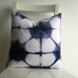 16 X Shibori Pillow Cover - in Navy Blue - thumbnail 3