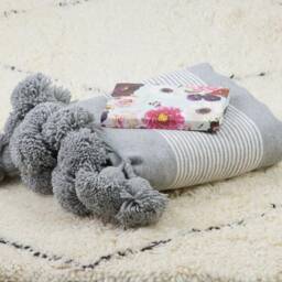 Artisan Pom Blanket - Handmade Moroccan Tassel Throw Cozy Bedroom Gift - thumbnail 2