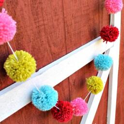 Yarn Pom Christmas Garland, Red, Turquoise, Pink, Green - thumbnail 2