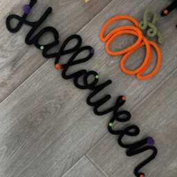 Knitted Wire Happy Halloween Decorative Wall Sign - Spooky Decor - thumbnail 4