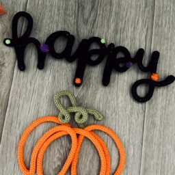 Knitted Wire Happy Halloween Decorative Wall Sign - Spooky Decor - thumbnail 2