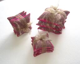 Lavender Sachet Gift Set in Silk Size Small - thumbnail 1