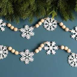 Wooden Snowflake Garland For Rustic Holiday Wall Decor Y03 - thumbnail 3