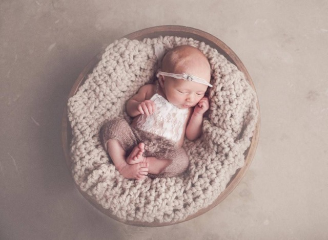Linen Newborn Baby Blanket Chunky Photo Prop - image 1