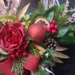 Christmas Winter Artificial Flowers Handmade Door Wreath With Baubles 26 - thumbnail 2