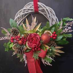 Christmas Winter Artificial Flowers Handmade Door Wreath With Baubles 26 - thumbnail 3