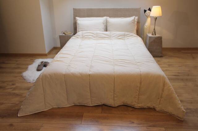 Summer Pure Wool Duvet For Queen Bed - Cozy & Breathable - Us Duty Paid - image 1
