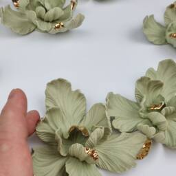 Hand Sculpted Porcelain Mini Tulips, Wall D??cor, Set Of 6 Flowers in Pistachio & Gold - thumbnail 2